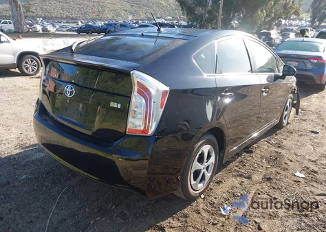 2015 Toyota Prius Two z USA, uszkodzony, nr VIN JTDKN3DU1F0475822